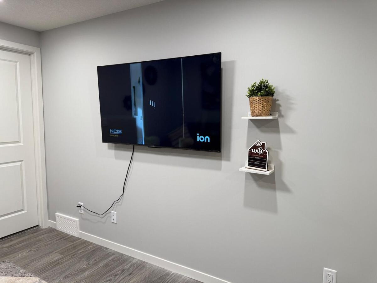 Relax, Recharge, Repeat 2bedroom Walkout Haven * Calgary