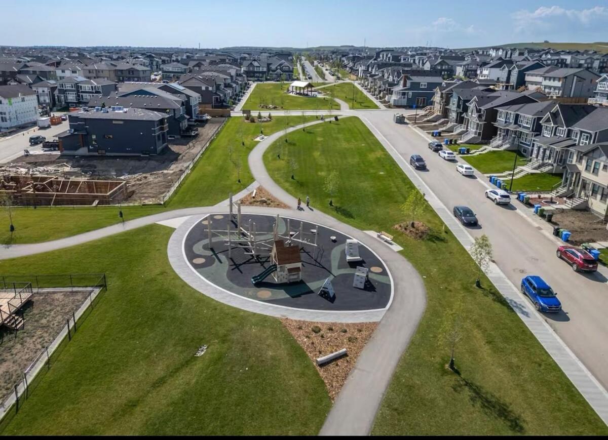 Relax, Recharge, Repeat 2bedroom Walkout Haven Apartment Calgary